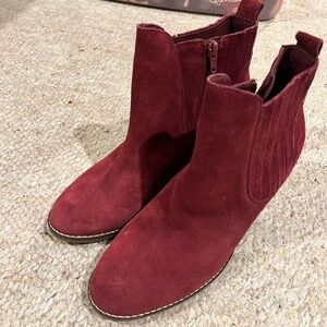Crown Vintage burgundy booties. Excellent condition